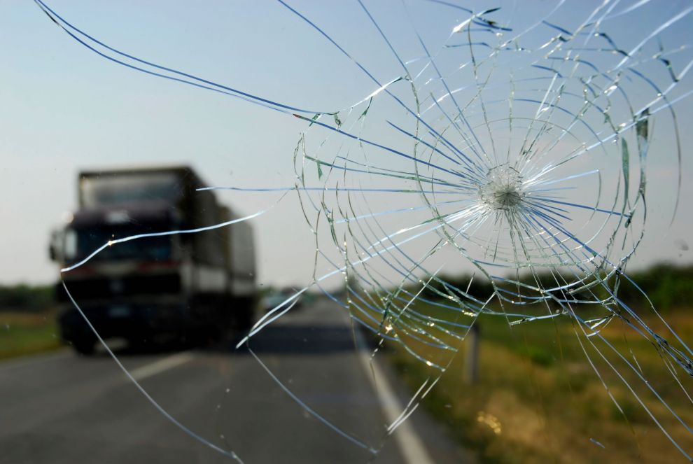 Cracked windshield laws